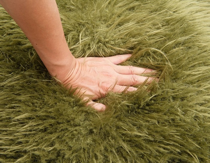 Ultra Soft Faux Fur Accent Chair – Retro Curves, Dark Walnut Wood Arms